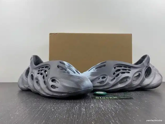 Granite IE4931 MX Foam Yeezy RNR Adidas 0702